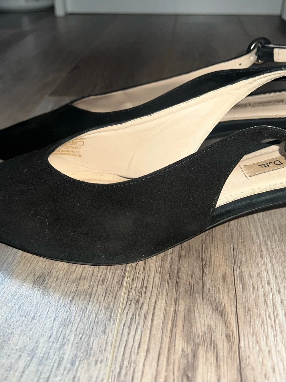 Massimo Dutti Suède black slingback kitten heels. - Picture 3 of 7